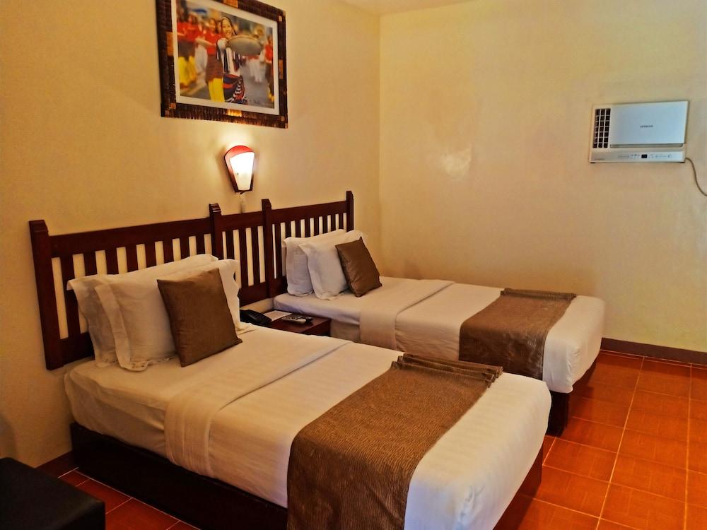 San Antonio Resort Roxas City Exterior photo